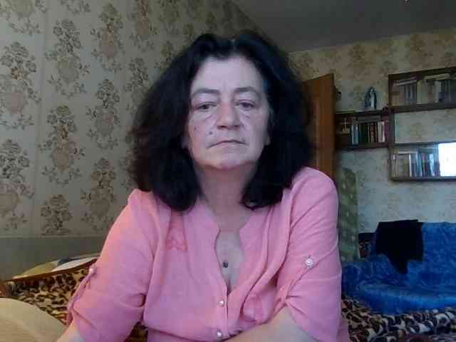 krisshurdlove bongacams live cam model