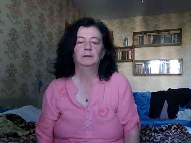 krisshurdlove bongacams live cam model