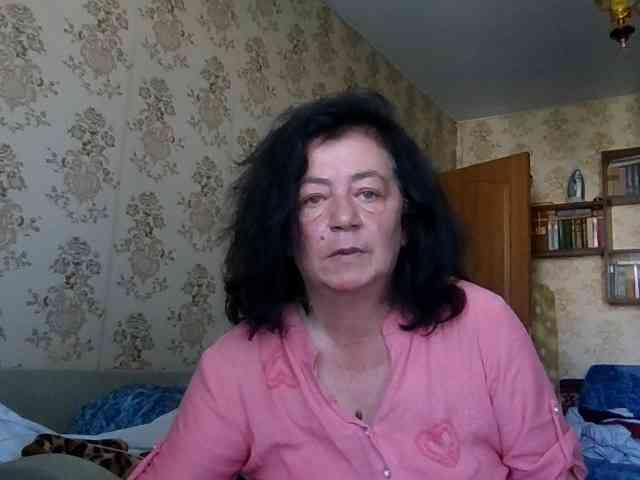 krisshurdlove bongacams live cam model