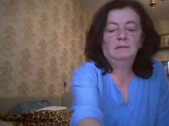 krisshurdlove bongacams live cam model