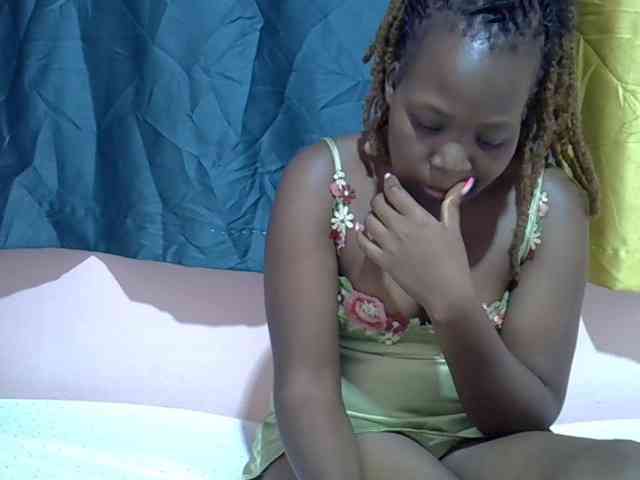 Candylily1 bongacams live cam model