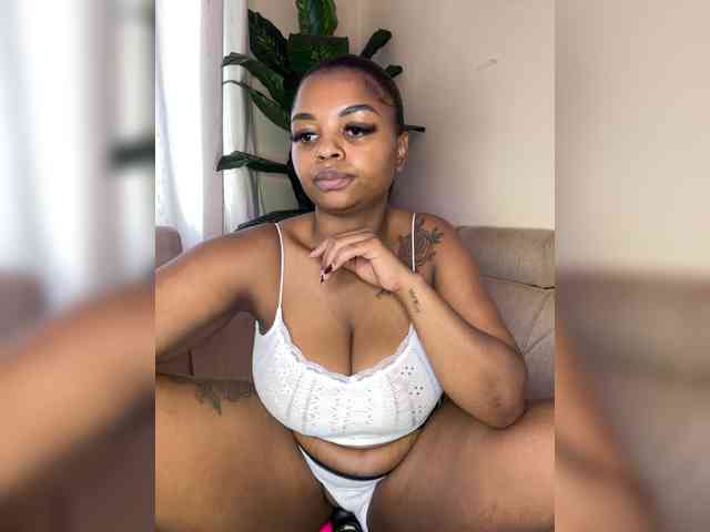Pretty-thicky bongacams live cam model