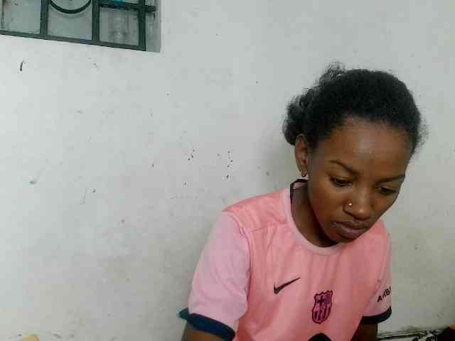 Claudiaah bongacams live cam model