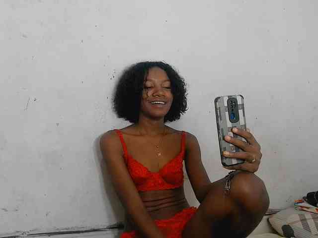 Claudiaah bongacams live cam model