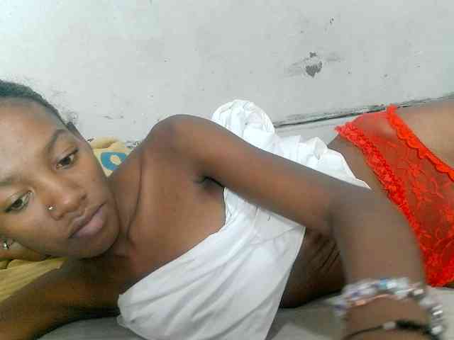 Claudiaah bongacams live cam model