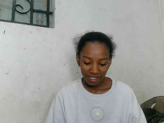 Claudiaah bongacams live cam model