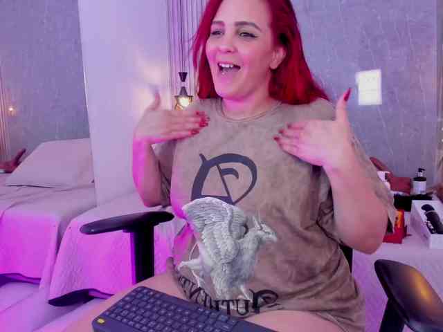 Eva-milfxxx bongacams live cam model