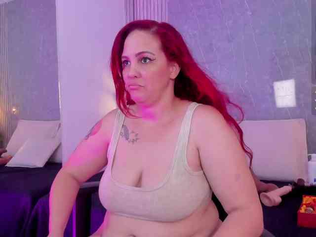 Eva-milfxxx bongacams live cam model
