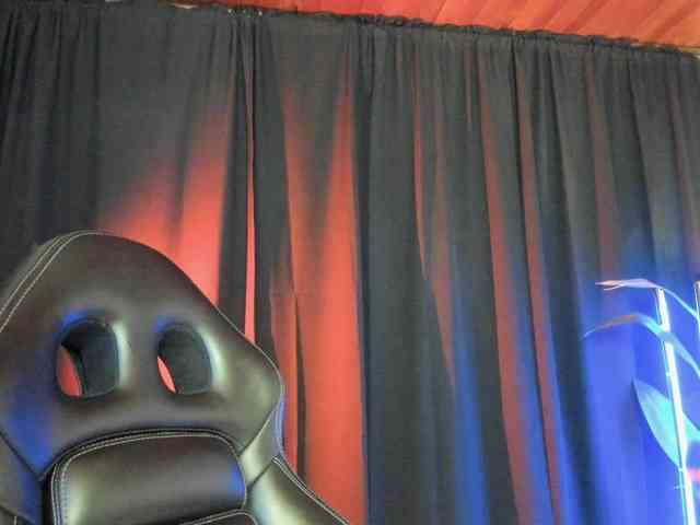 EmiliWilliams bongacams live cam model