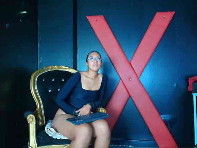 DheGoast bongacams live cam model