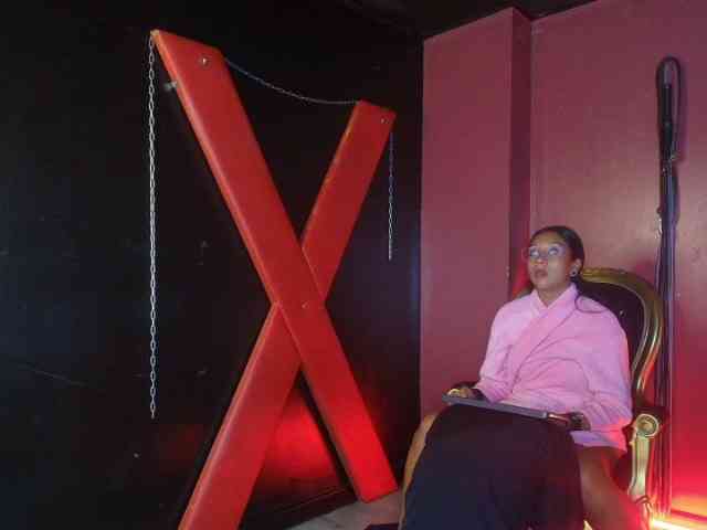DheGoast bongacams live cam model