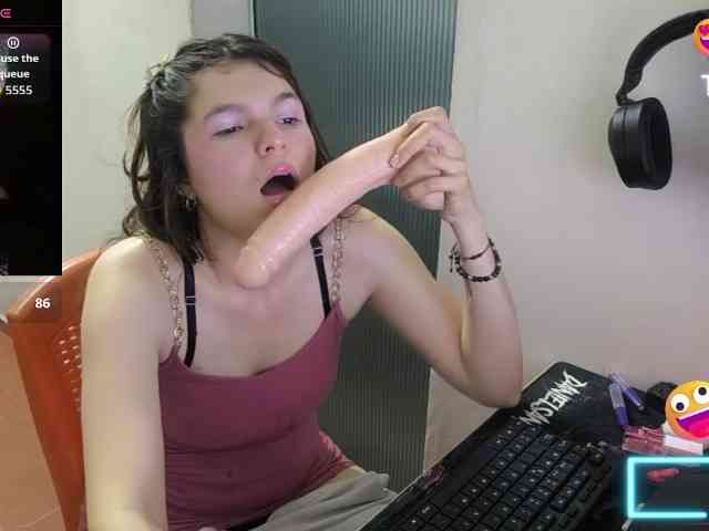 Zeldaprincess77 bongacams live cam model
