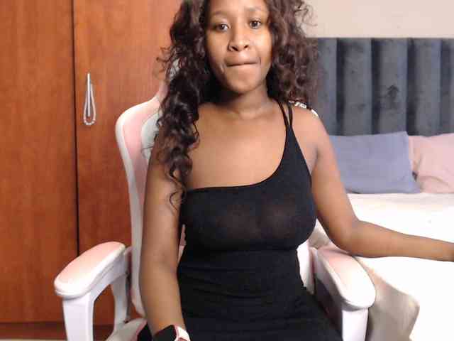 NAOMI-BESTER-1 bongacams live cam model