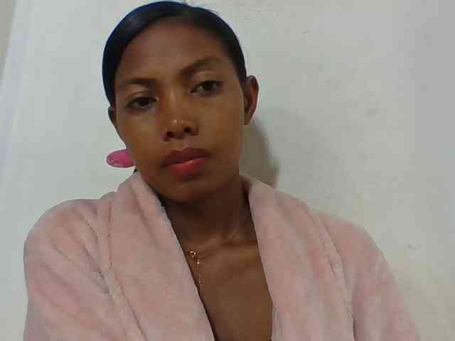 Layah7 bongacams live cam model