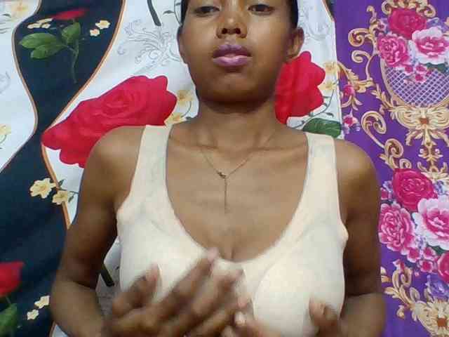 Layah7 bongacams live cam model