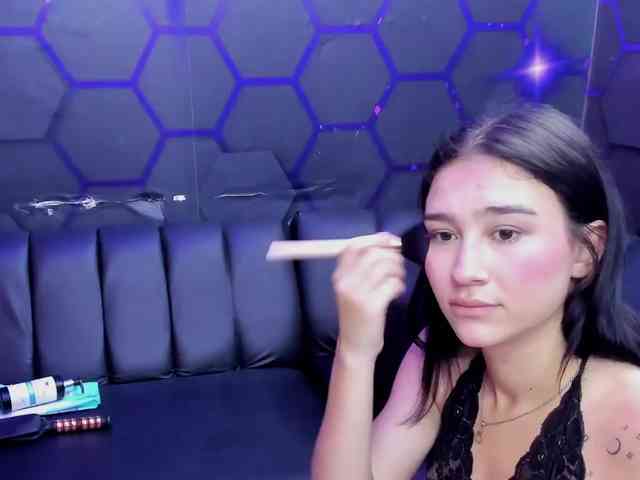 blow2job-latt bongacams live cam model