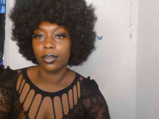 Strip-me-naked bongacams live cam model
