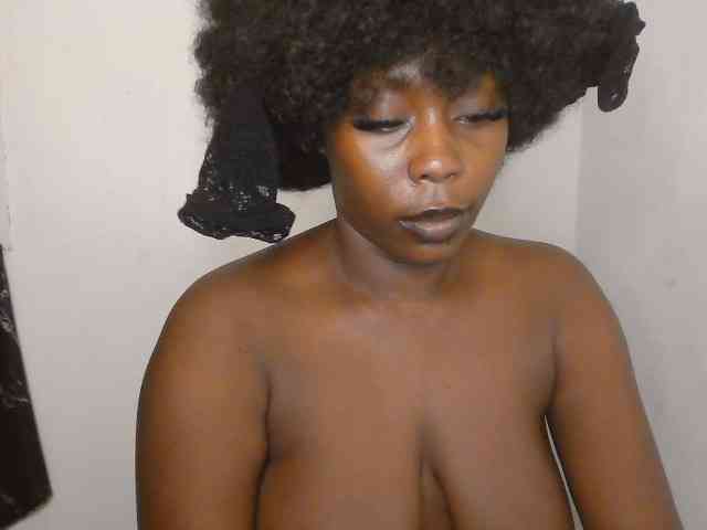 Strip-me-naked bongacams live cam model