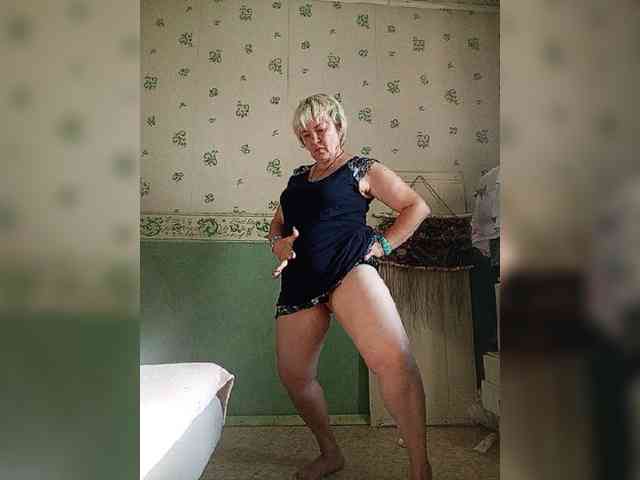Machenka1 bongacams live cam model