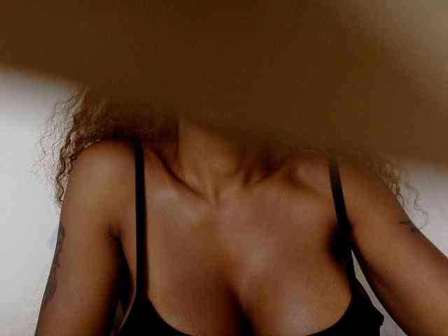 juicylala bongacams live cam model