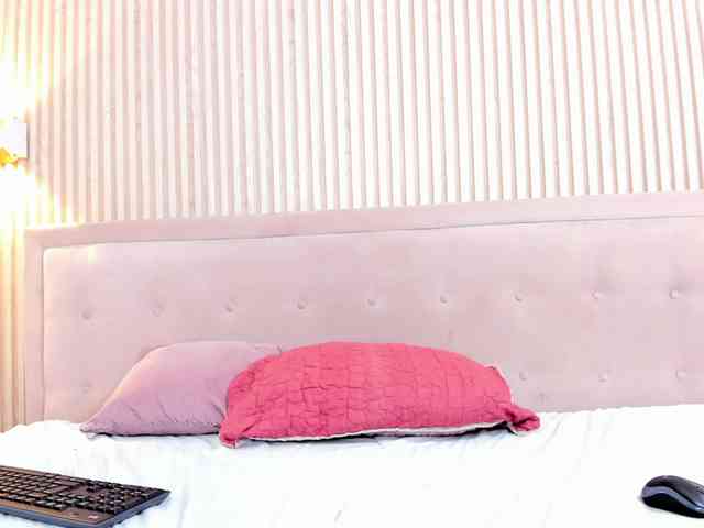 Diliaa bongacams live cam model