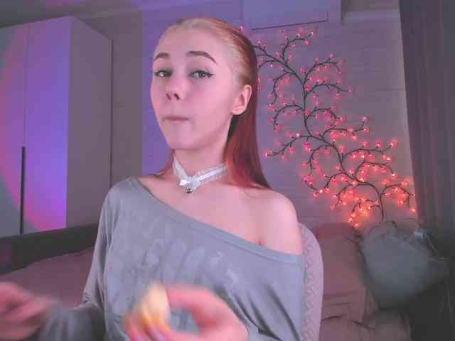 Cute1yoga bongacams live cam model