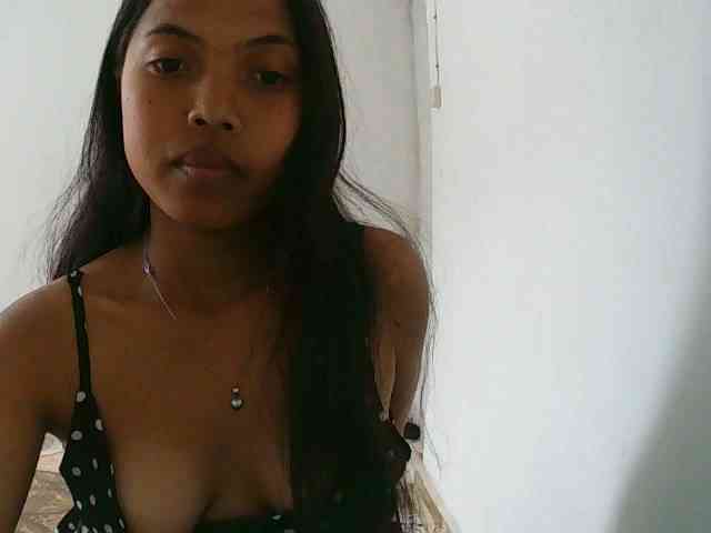 chleo001 bongacams live cam model