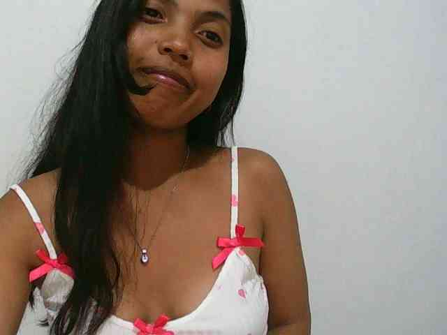 chleo001 bongacams live cam model