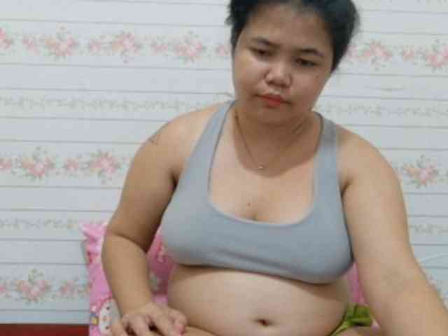 Sweetbigtits69 bongacams live cam model