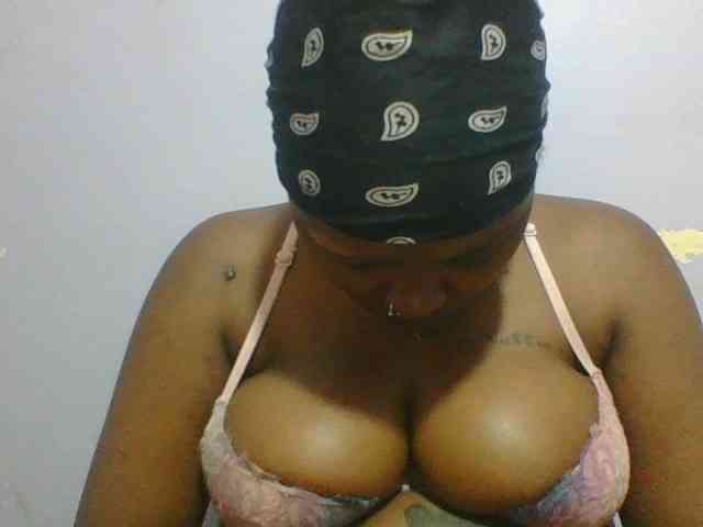 Natty-nasty bongacams live cam model