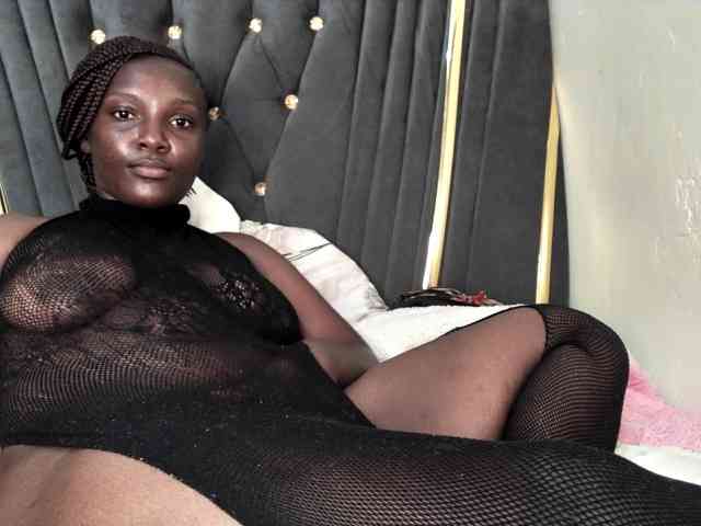 Sexyshanty bongacams live cam model