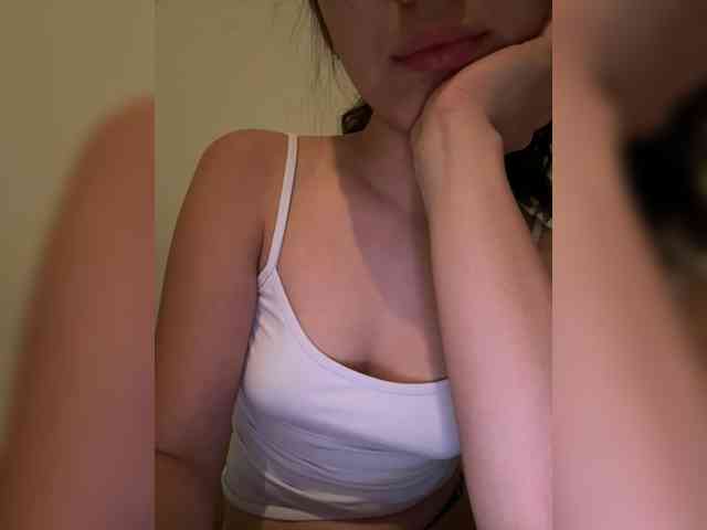 Kikimeia bongacams live cam model