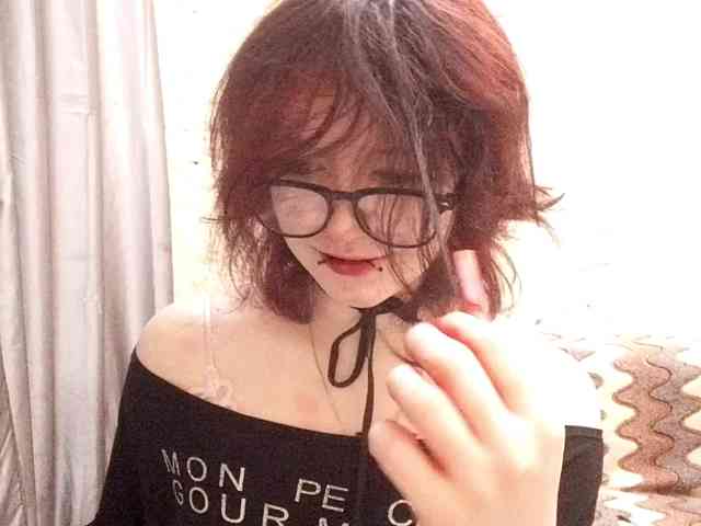 FinnyMonson bongacams live cam model
