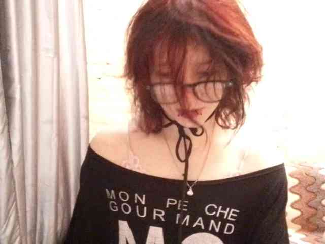 FinnyMonson bongacams live cam model