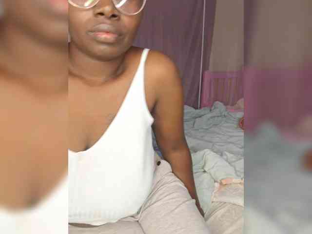 Irresistiblepookie bongacams live cam model