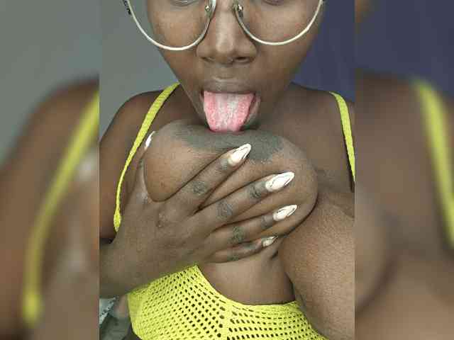 Irresistiblepookie bongacams live cam model