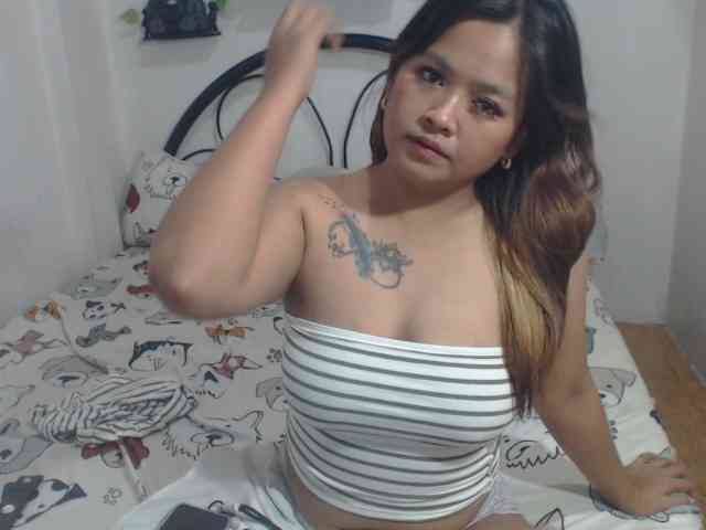 Carlajoyce27 bongacams live cam model