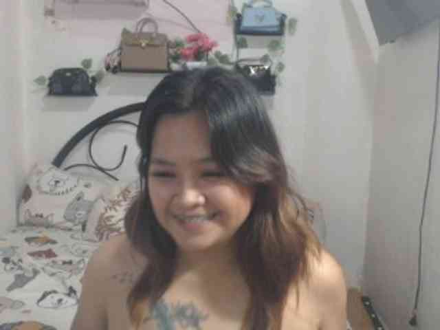 Carlajoyce27 bongacams live cam model