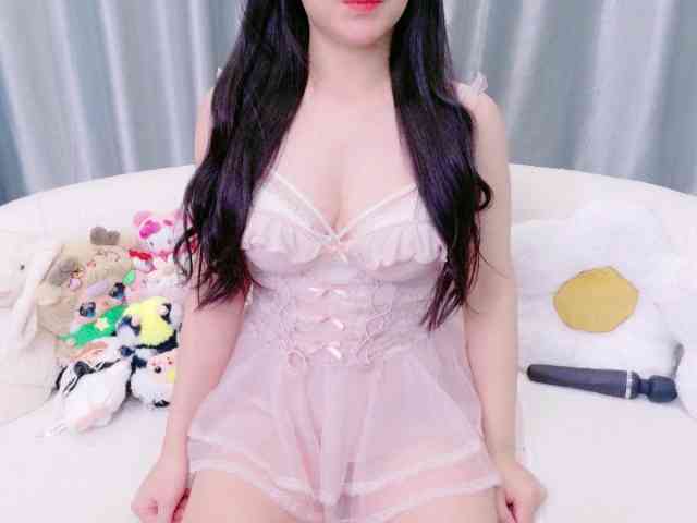 Lylybaby bongacams live cam model