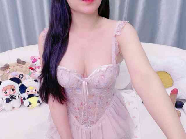Lylybaby bongacams live cam model