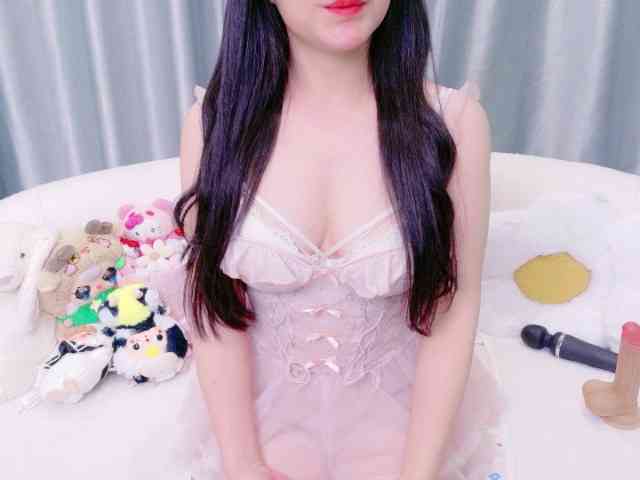 Lylybaby bongacams live cam model