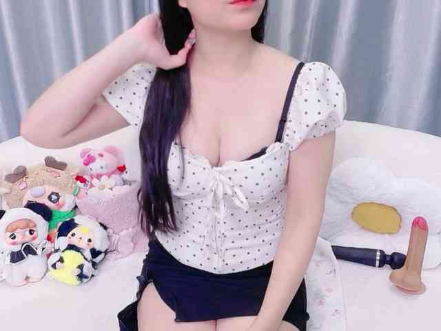 Lylybaby bongacams live cam model