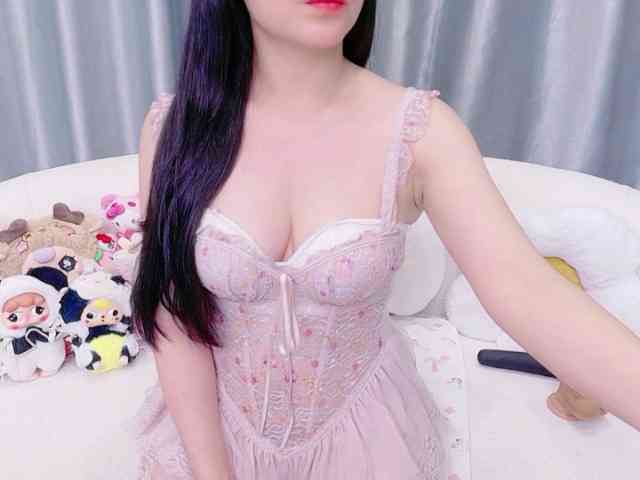 Lylybaby bongacams live cam model