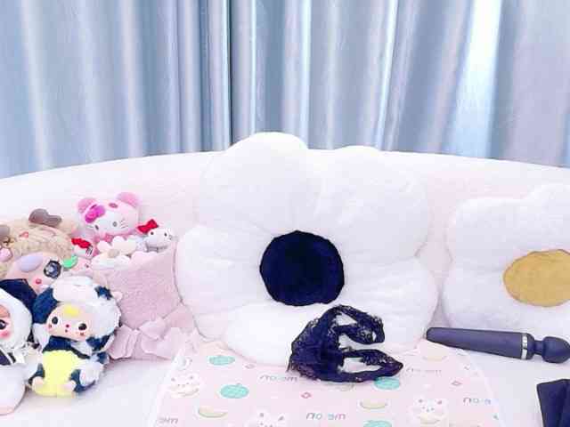 Lylybaby bongacams live cam model