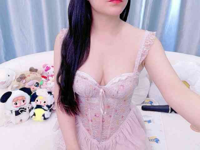 Lylybaby bongacams live cam model
