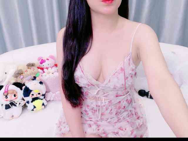 Lylybaby bongacams live cam model