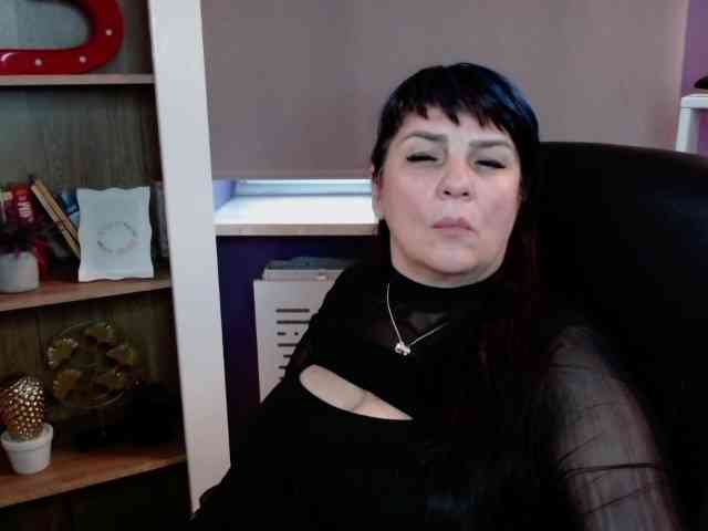 velvetgloria bongacams live cam model