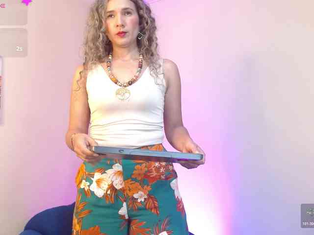 adairamars bongacams live cam model