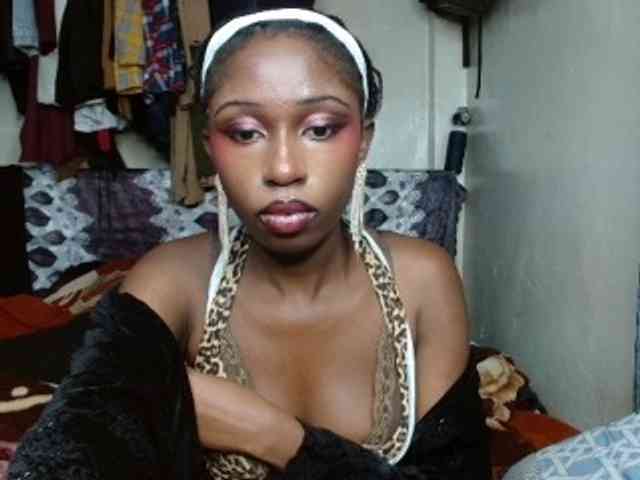 Boughie-birdy bongacams live cam model