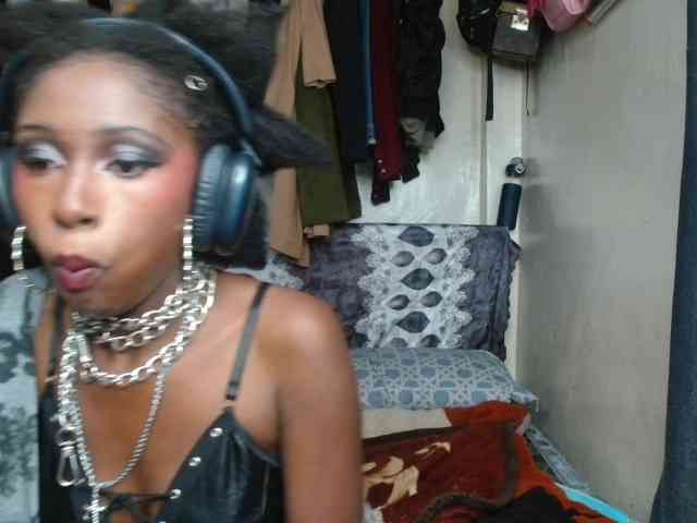 Boughie-birdy bongacams live cam model